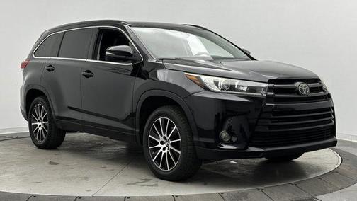 2017 Toyota Highlander SE