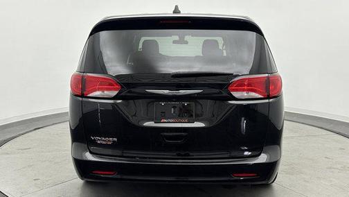 2022 Chrysler Voyager LX