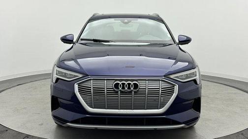 2022 Audi e-tron Premium Plus