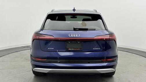 2022 Audi e-tron Premium Plus