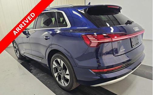 2022 Audi e-tron Premium Plus