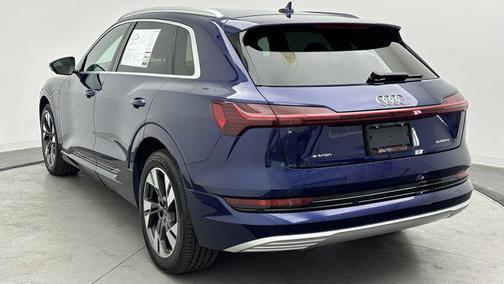 2022 Audi e-tron Premium Plus