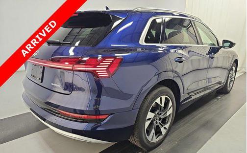 2022 Audi e-tron Premium Plus