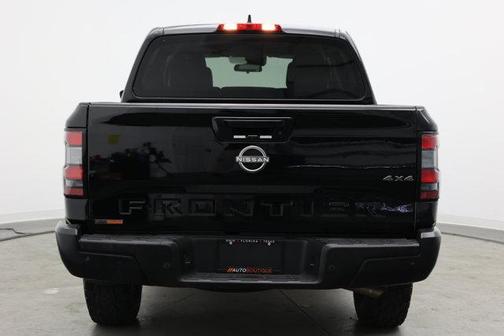Super Black 2022 Nissan Frontier S