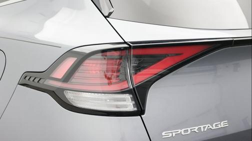 Everlasting Silver 2024 Kia Sportage EX