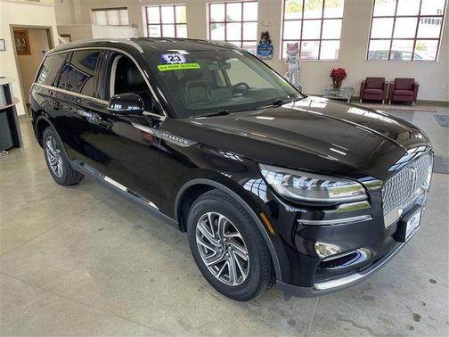 Infinite Black Metallic Clearcoat 2023 Lincoln Aviator Livery