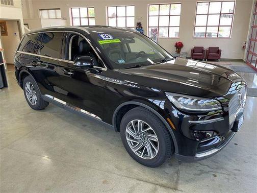 Infinite Black Metallic Clearcoat 2023 Lincoln Aviator Livery