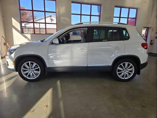 White 2014 Volkswagen Tiguan 4MOTION Auto SE w/Appearance