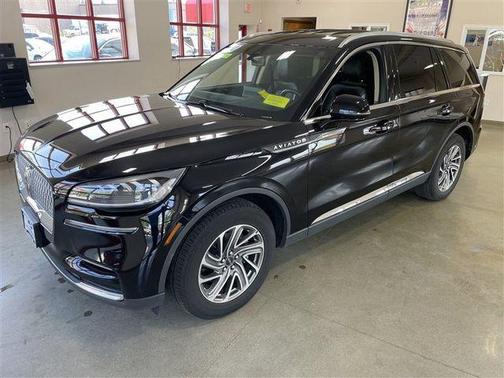 Infinite Black Metallic Clearcoat 2023 Lincoln Aviator Livery