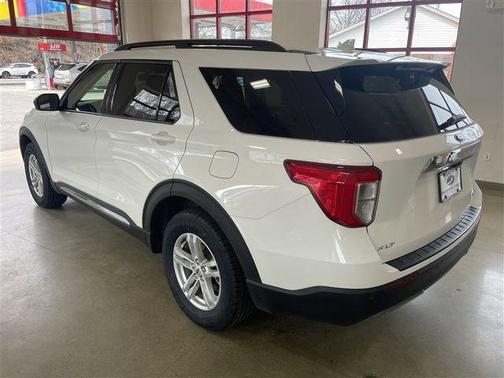 Star White Metallic Tri-Coat 2022 Ford Explorer XLT