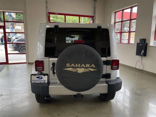 Bright Silver Metallic Clearcoat 2012 Jeep Wrangler Unlimited Sahara