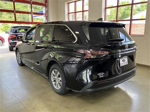 2023 Toyota Sienna XLE 7 Passenger