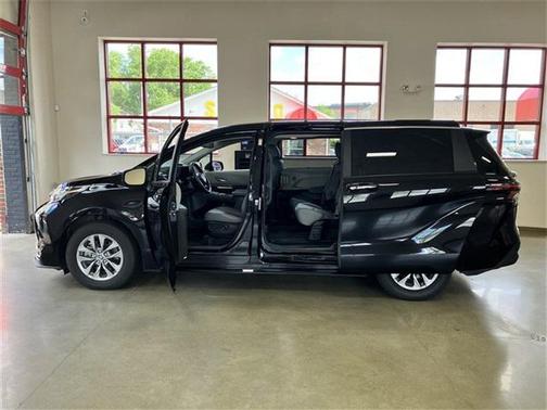 2023 Toyota Sienna XLE 7 Passenger