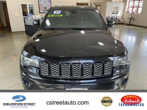 Diamond Black Crystal Pearlcoat 2017 Jeep Grand Cherokee Altitude