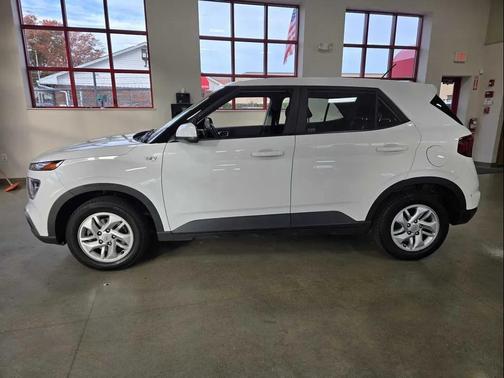 Lunar White 2024 Hyundai VENUE SE
