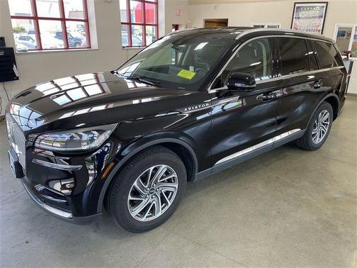 Infinite Black Metallic Clearcoat 2023 Lincoln Aviator Livery