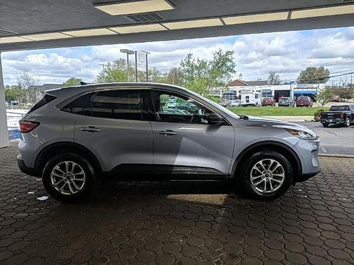 ICED BLUE SILVER METALLIC 2022 Ford Escape SE