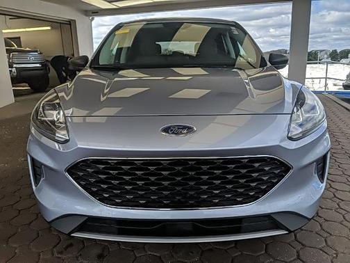 ICED BLUE SILVER METALLIC 2022 Ford Escape SE