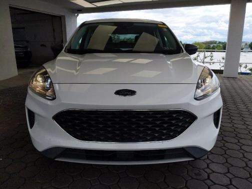 STAR WHITE METALLIC TRI-COA 2022 Ford Escape SE