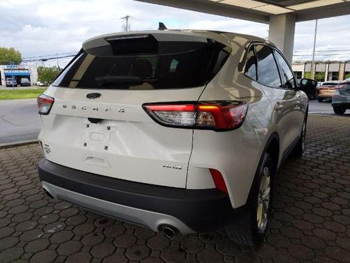 STAR WHITE METALLIC TRI-COA 2022 Ford Escape SE