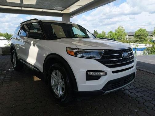 STAR WHITE MET TRI-COAT 2022 Ford Explorer XLT