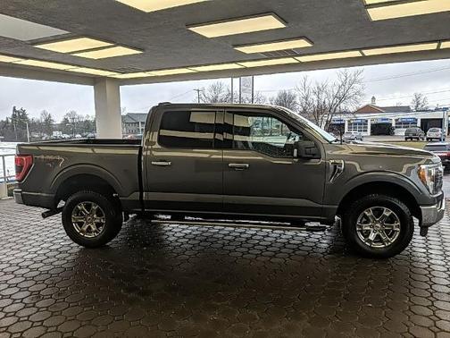 CARBONIZED GRAY METALLIC 2023 Ford F-150 XLT