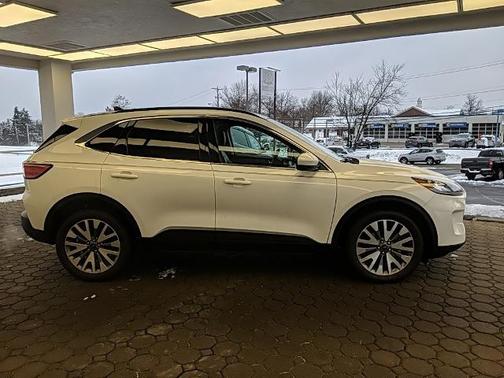 2022 Ford Escape TITANIUM