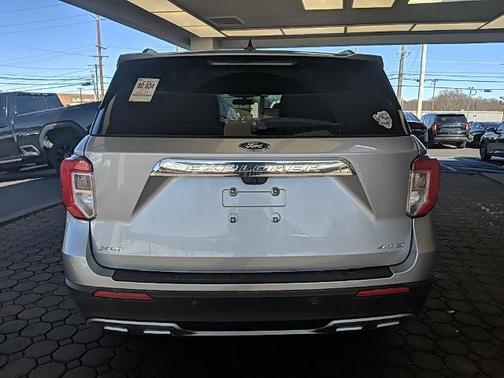 ICONIC SILVER METALLIC 2022 Ford Explorer XLT