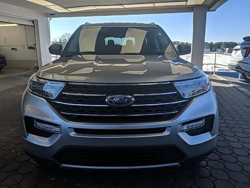 ICONIC SILVER METALLIC 2022 Ford Explorer XLT