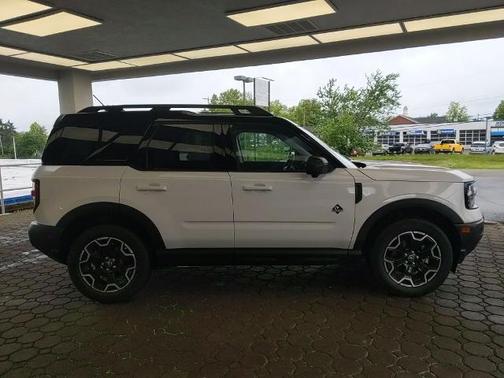 OXFORD WHITE 2025 Ford Bronco Sport OUTER BANKS