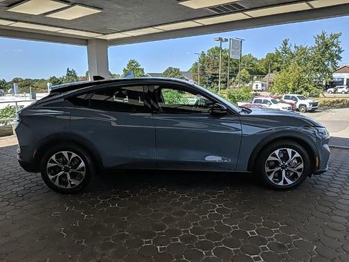 2024 Ford Mustang Mach-E SELECT