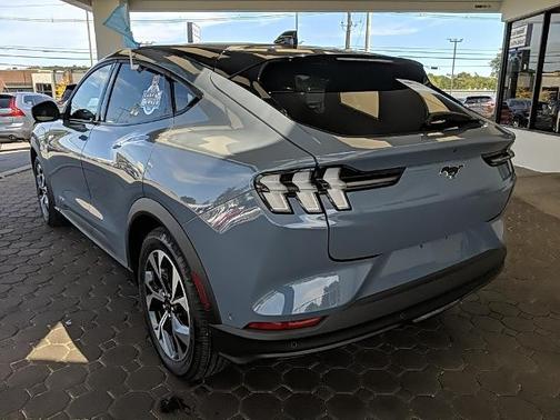 2024 Ford Mustang Mach-E SELECT