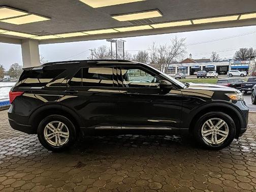 FORGED GREEN METALLIC 2023 Ford Explorer XLT