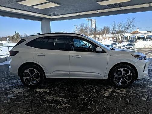 2023 Ford Escape ST-LINE ELITE