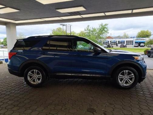 ATLAS BLUE METALLIC 2023 Ford Explorer XLT