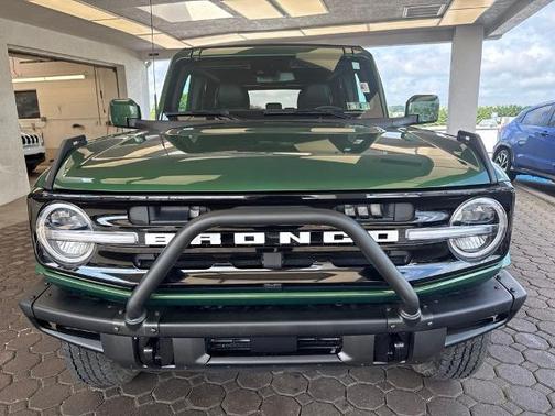 ERUPTION GREEN METALLIC 2024 Ford Bronco OUTER BANKS