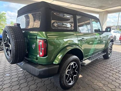 ERUPTION GREEN METALLIC 2024 Ford Bronco OUTER BANKS