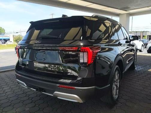 AGATE BLACK METALLIC 2025 Ford Explorer PLATINUM