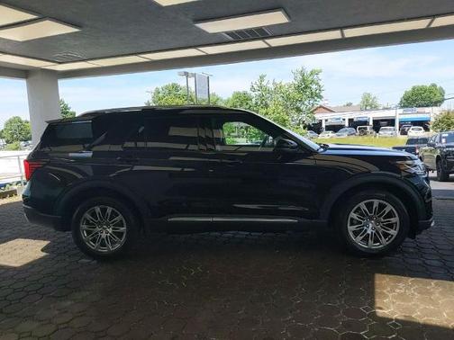 AGATE BLACK METALLIC 2025 Ford Explorer PLATINUM