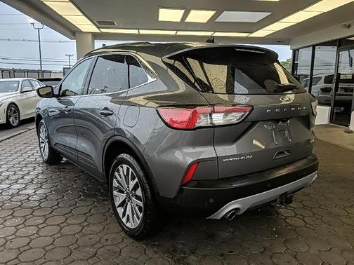 2022 Ford Escape TITANIUM
