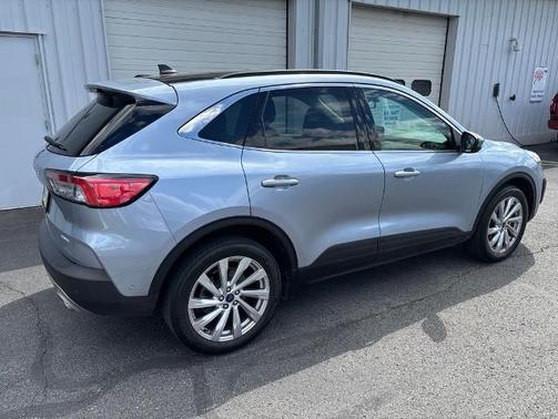 ICED BLUE SILVER METALLIC 2022 Ford Escape TITANIUM
