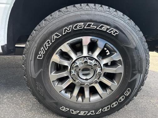 2022 Ford F-350 LARIAT SUPER DUTY