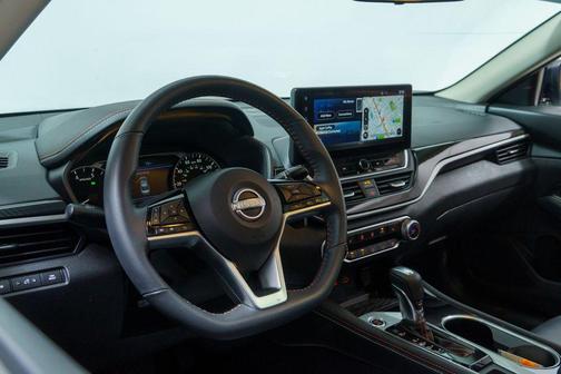 Brilliant Silver Metallic 2024 Nissan Altima SR Intelligent AWD