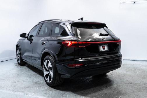 2025 Audi Q6 e-tron Premium Plus quattro