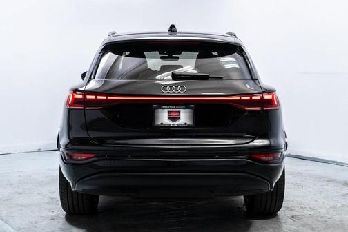 2025 Audi Q6 e-tron Premium Plus quattro
