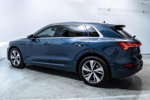 2024 Audi Q8 e-tron Premium