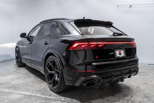 Mythos Black Metallic 2027 Audi RS Q8 4.0T