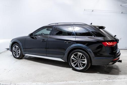 Mythos Black Metallic 2023 Audi A4 allroad 45 Premium Plus
