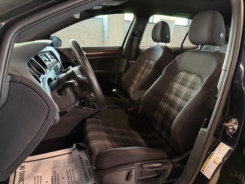 Deep Black Pearl 2019 Volkswagen Golf GTI 2.0T S 4-Door