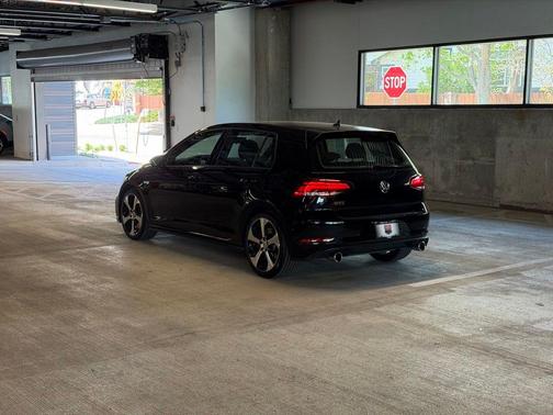 Deep Black Pearl 2019 Volkswagen Golf GTI 2.0T S 4-Door